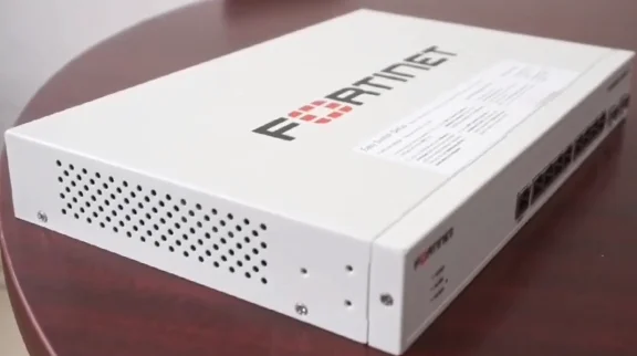 Parte posterior-fotiswitch-108e-poe.