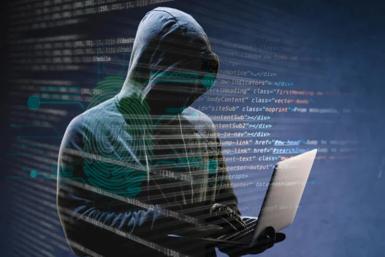Hacker realizando ataque cibernético