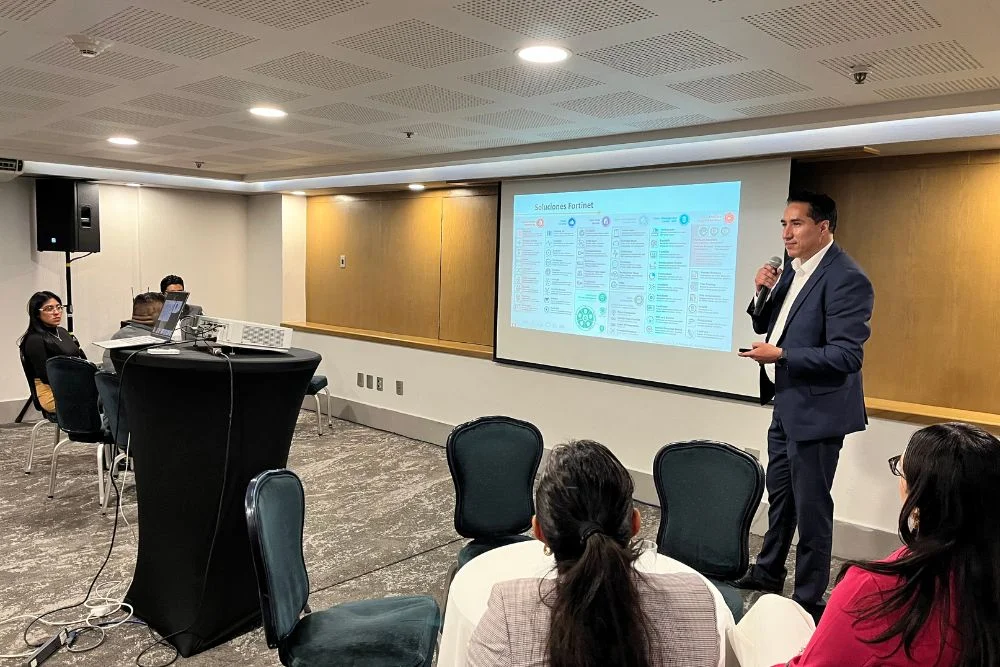 Plática FortiManager y FortiAnalyzer: Innovación en Ciberseguridad Empresarial.